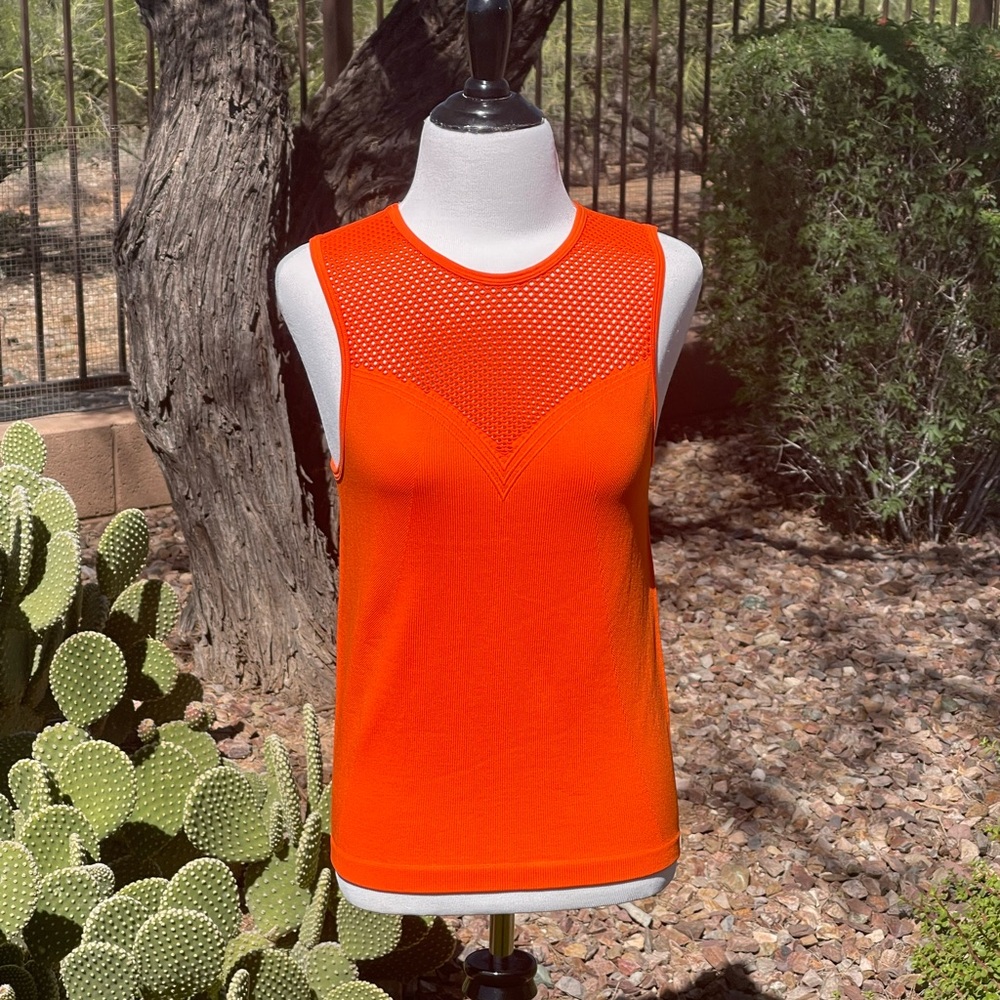 NWOT - DKNY TOP
